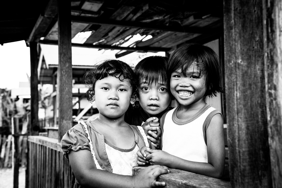 Kinderen uit het Dajak dorp