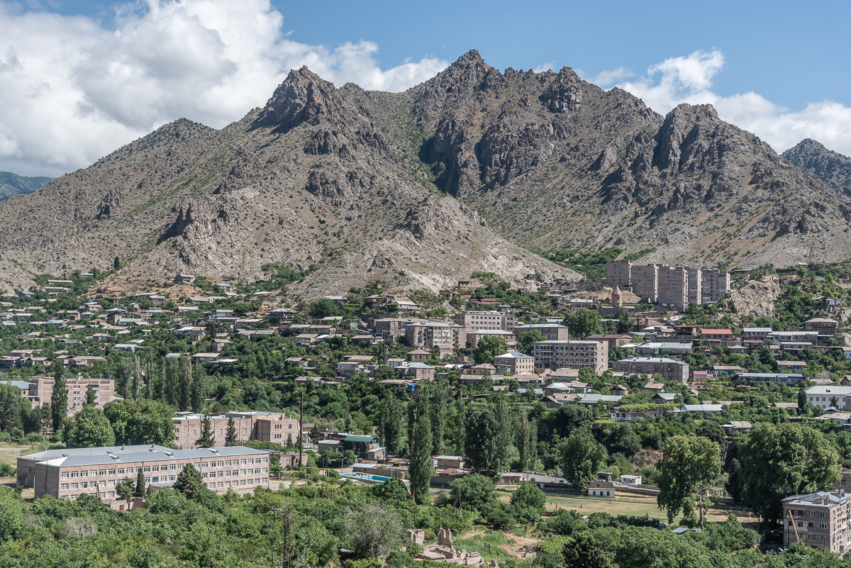 Uitzicht op het stadje Megri, in het zuiden van Armenië