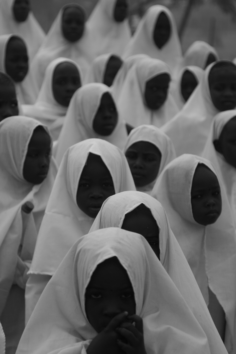 Meisjes op de Dag van de Jeugd in Kameroen