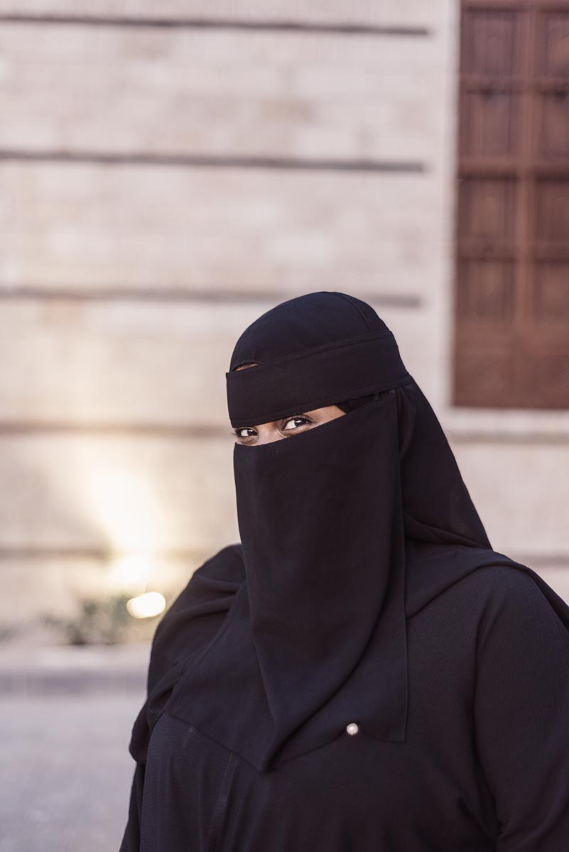 Portret van vrouw met abaya Jeddah